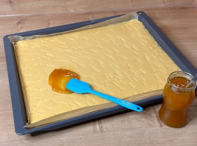 Nussecken Aprikosenmarmelade Nussecken Aprikosenmarmelade