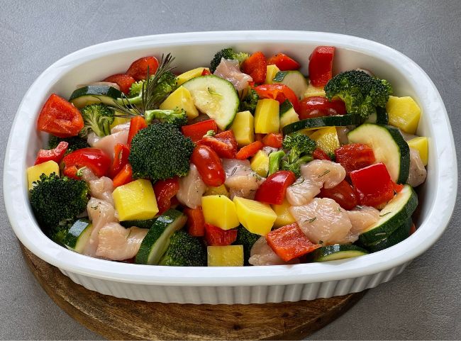 Ofengem&uuml;se mit H&auml;hnchen Blech