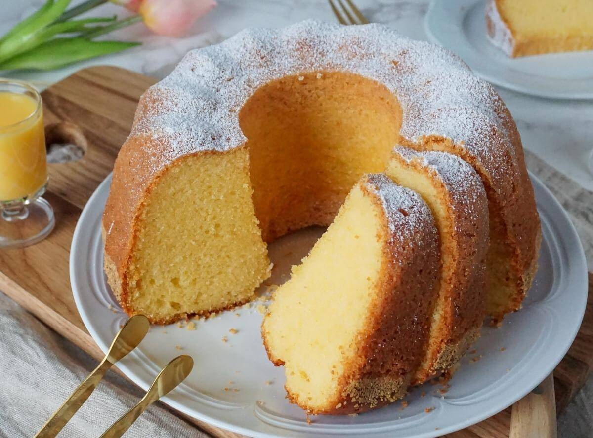 Eierlikörkuchen – fluffig weich, saftig & einfach lecker