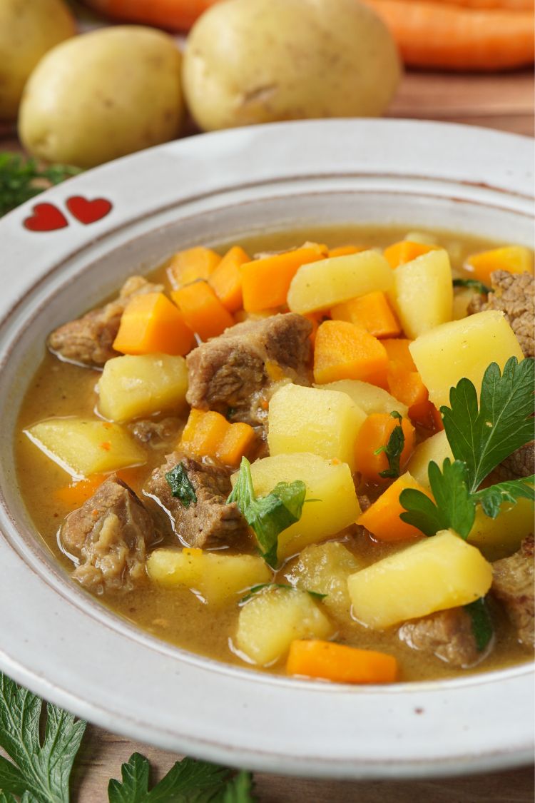 Kartoffel-Möhren-Eintopf mit Rindfleisch