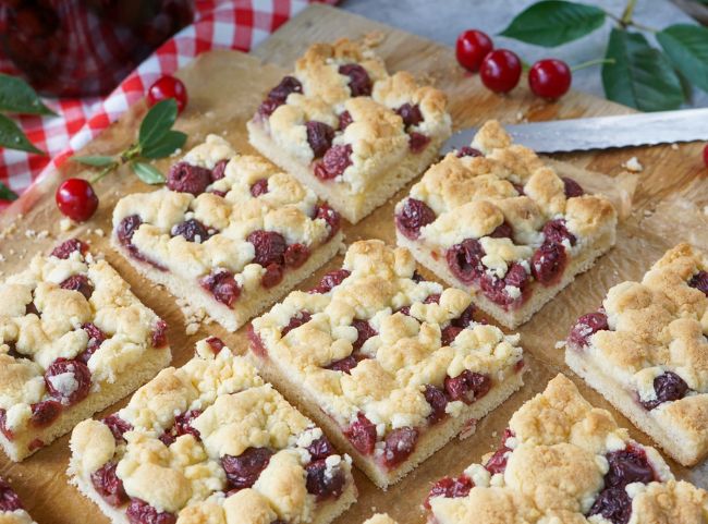 Omas Kirschkuchen mit Streusel vom Blech