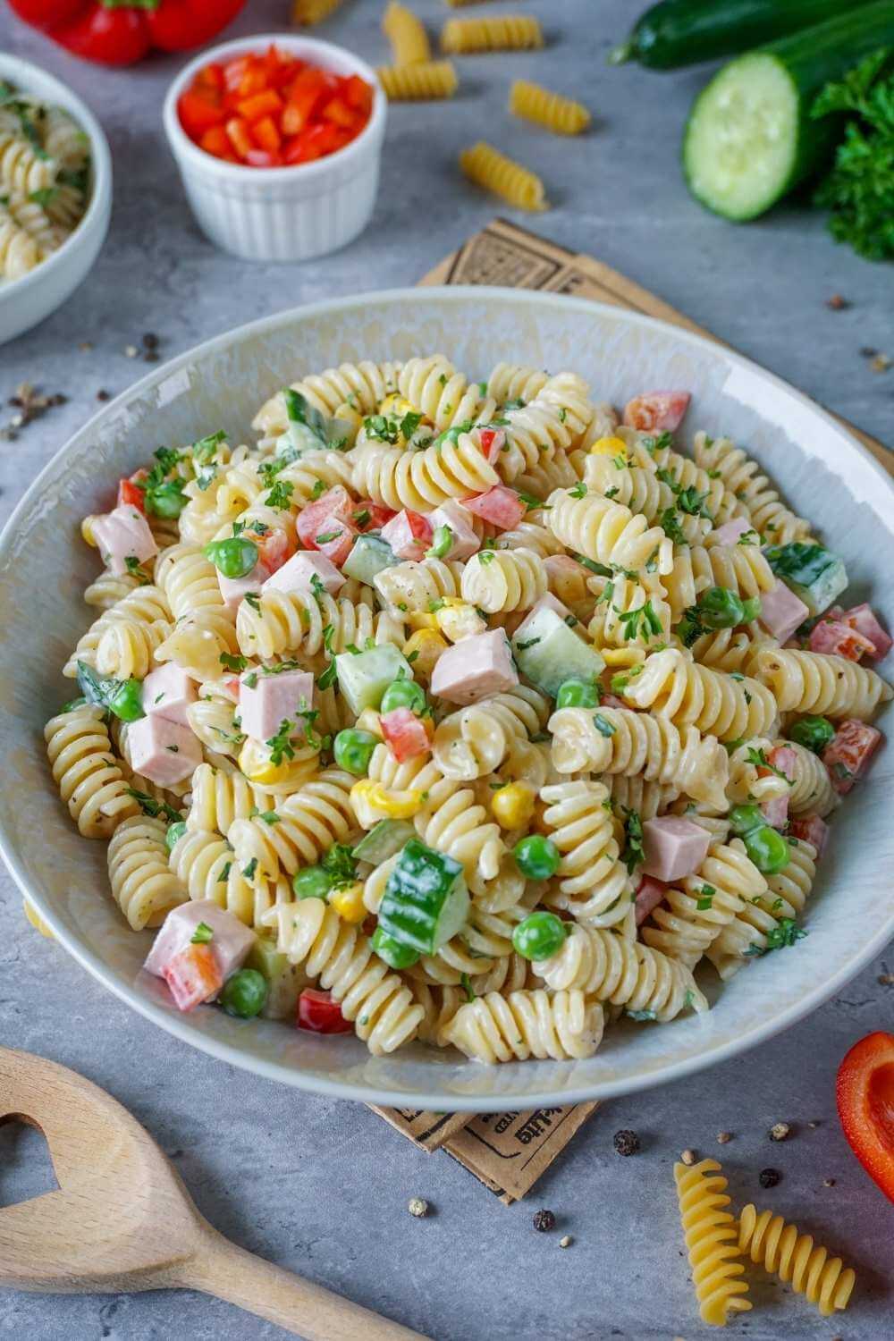 Omas Nudelsalat – Das einzige Rezept, das du brauchst Omas Nudelsalat – Das einzige Rezept, das du brauchst