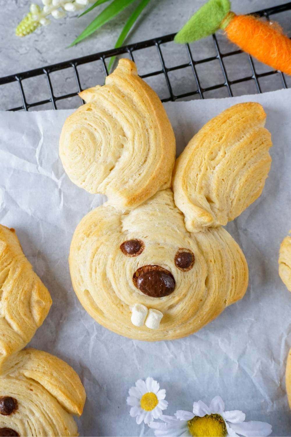 Osterhasen aus Croissant-Teig backen Osterhasen aus Croissant-Teig backen