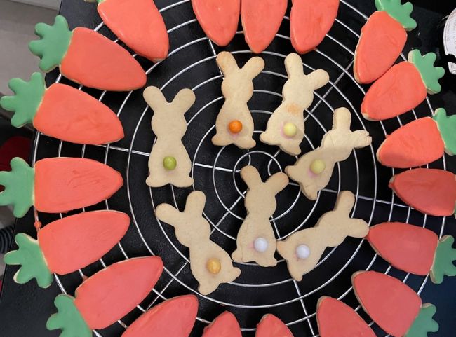 Osterkekse bunt verzieren Osterkekse bunt verzieren