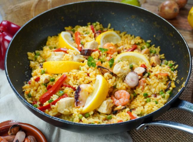 Paella mit Meeresfr&uuml;chten