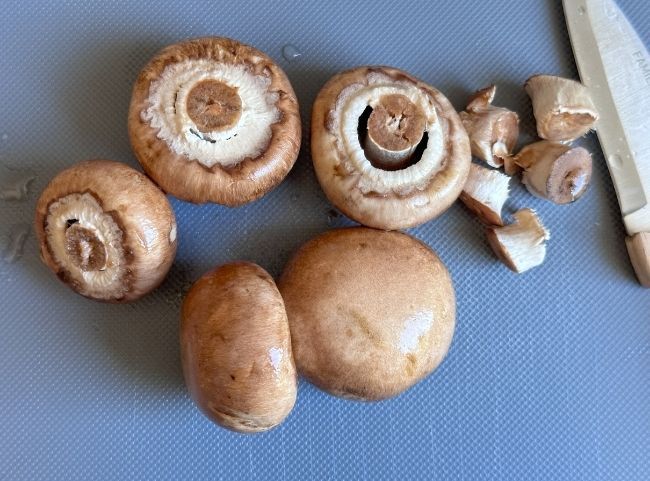 Panierte Champignons vorbereiten Panierte Champignons vorbereiten