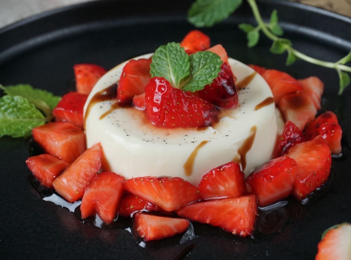 Panna Cotta mit Balsamico-Erdbeeren