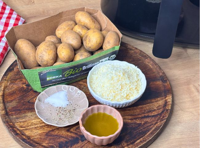 Parmesankartoffeln aus rohen Kartoffeln in der Hei&szlig;luftfritteuse