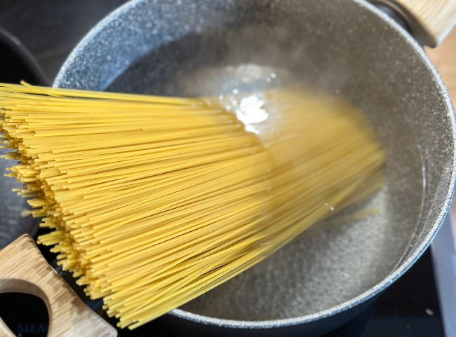 Pasta Alfredo Spaghetti kochen Pasta Alfredo Spaghetti kochen