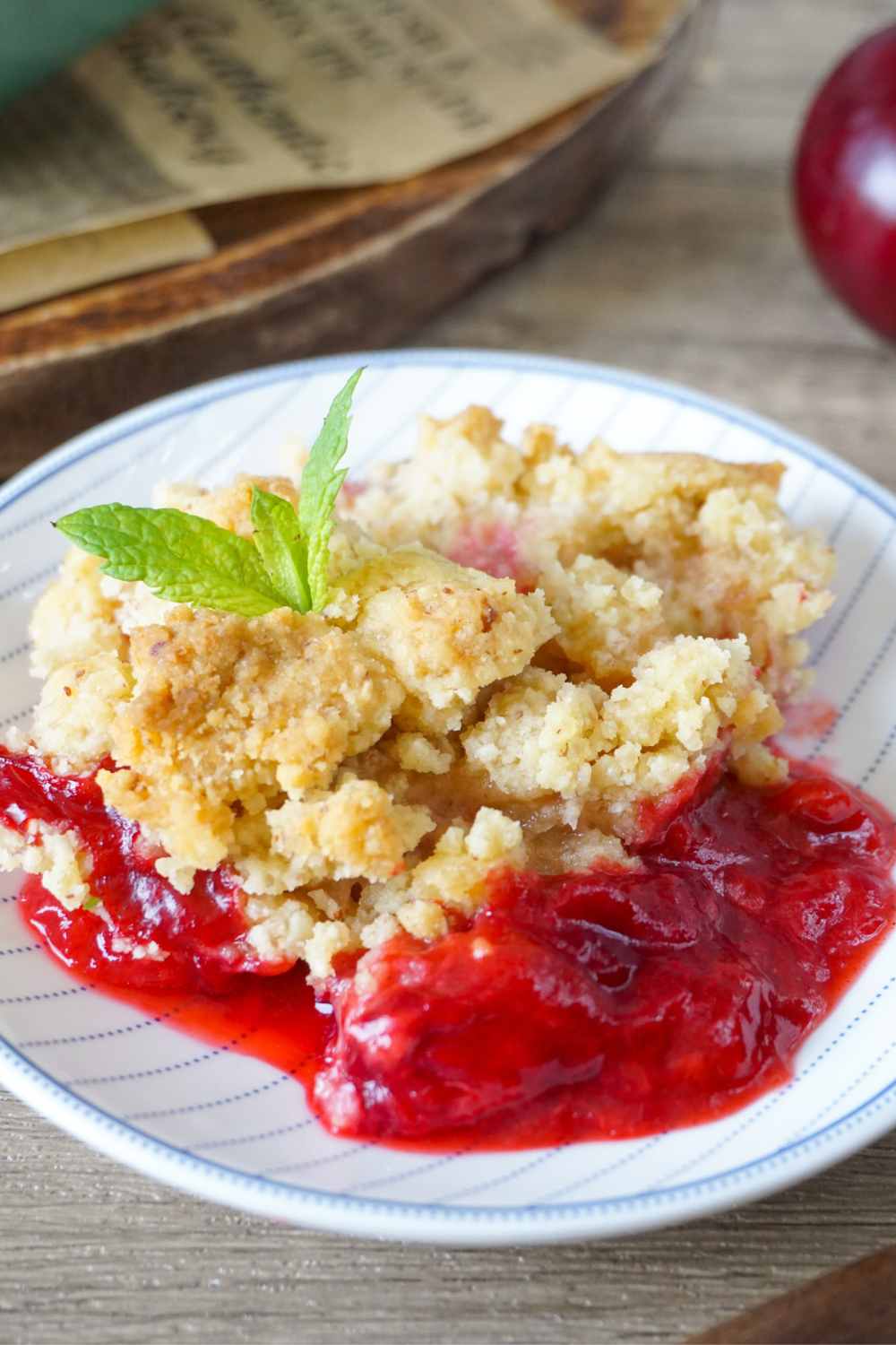 Pflaumen-Crumble - schnell & einfach Pflaumen-Crumble - schnell & einfach