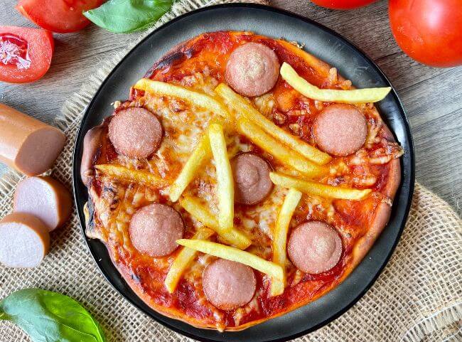 Pizza W&uuml;rstel