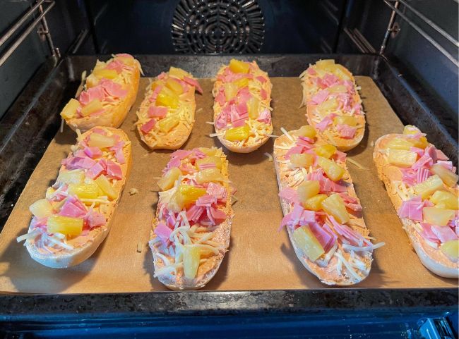 Pizzabrötchen Hawaii Pizzabrötchen Hawaii