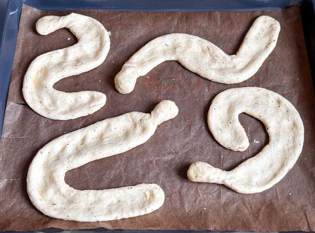 Pizzaschlangen backen Pizzaschlangen backen
