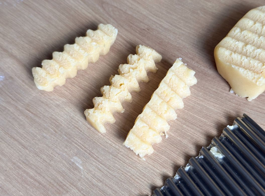Süße Pommes Stäbchen backen Süße Pommes Stäbchen backen