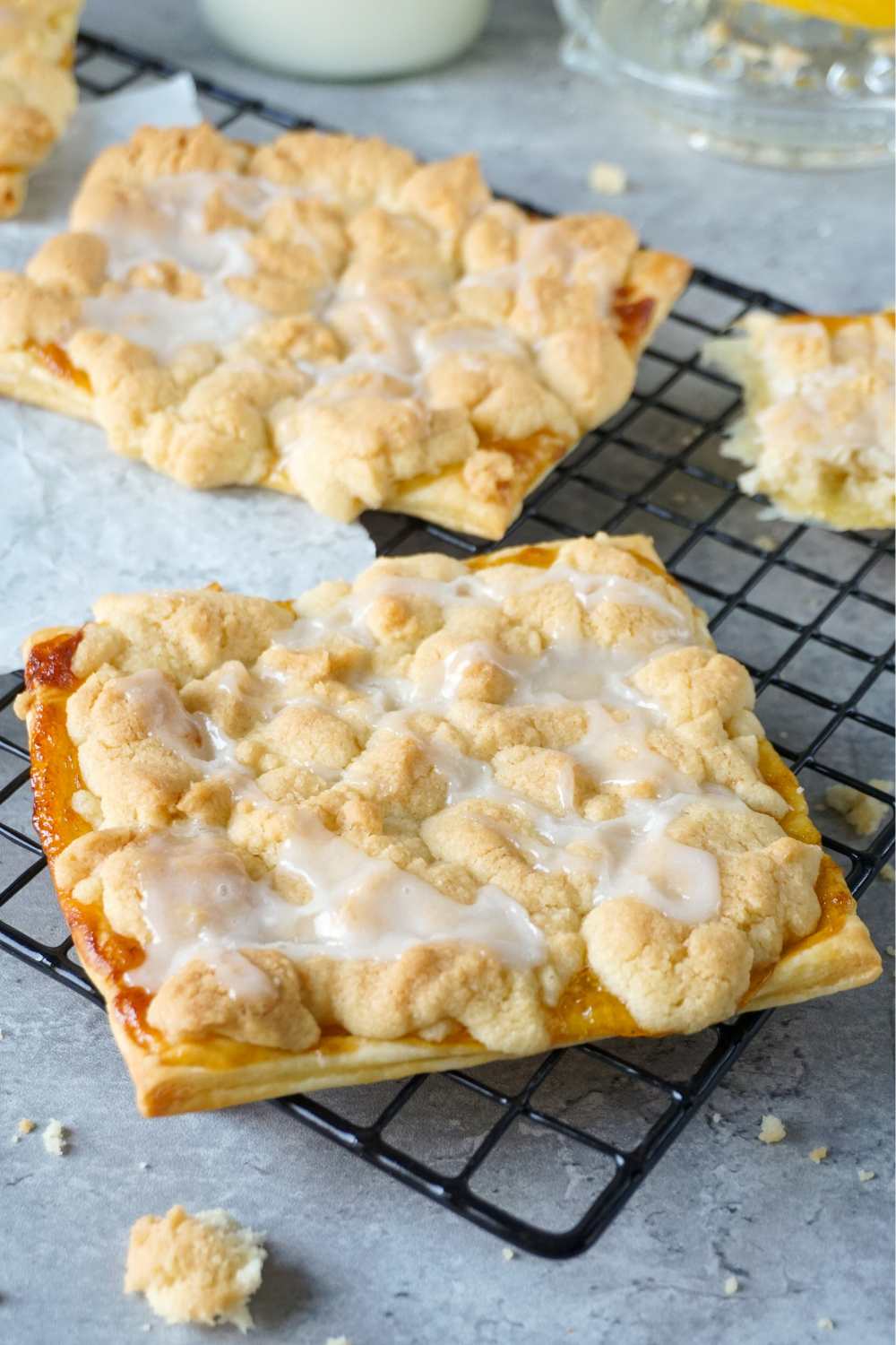 Prasselkuchen mit Blätterteig und Streuseln Prasselkuchen mit Blätterteig und Streuseln