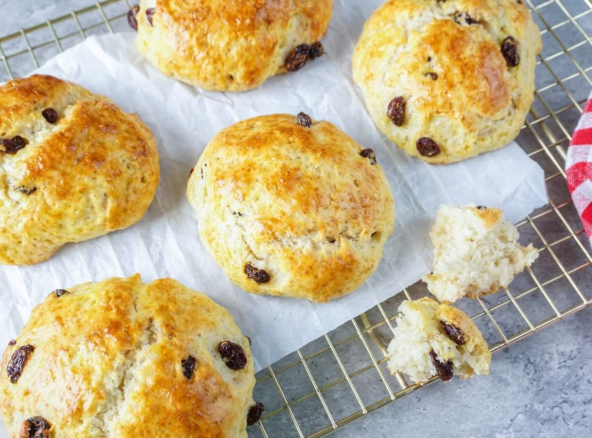 Quarkbrötchen mit Rosinen „Fix und fluffig“