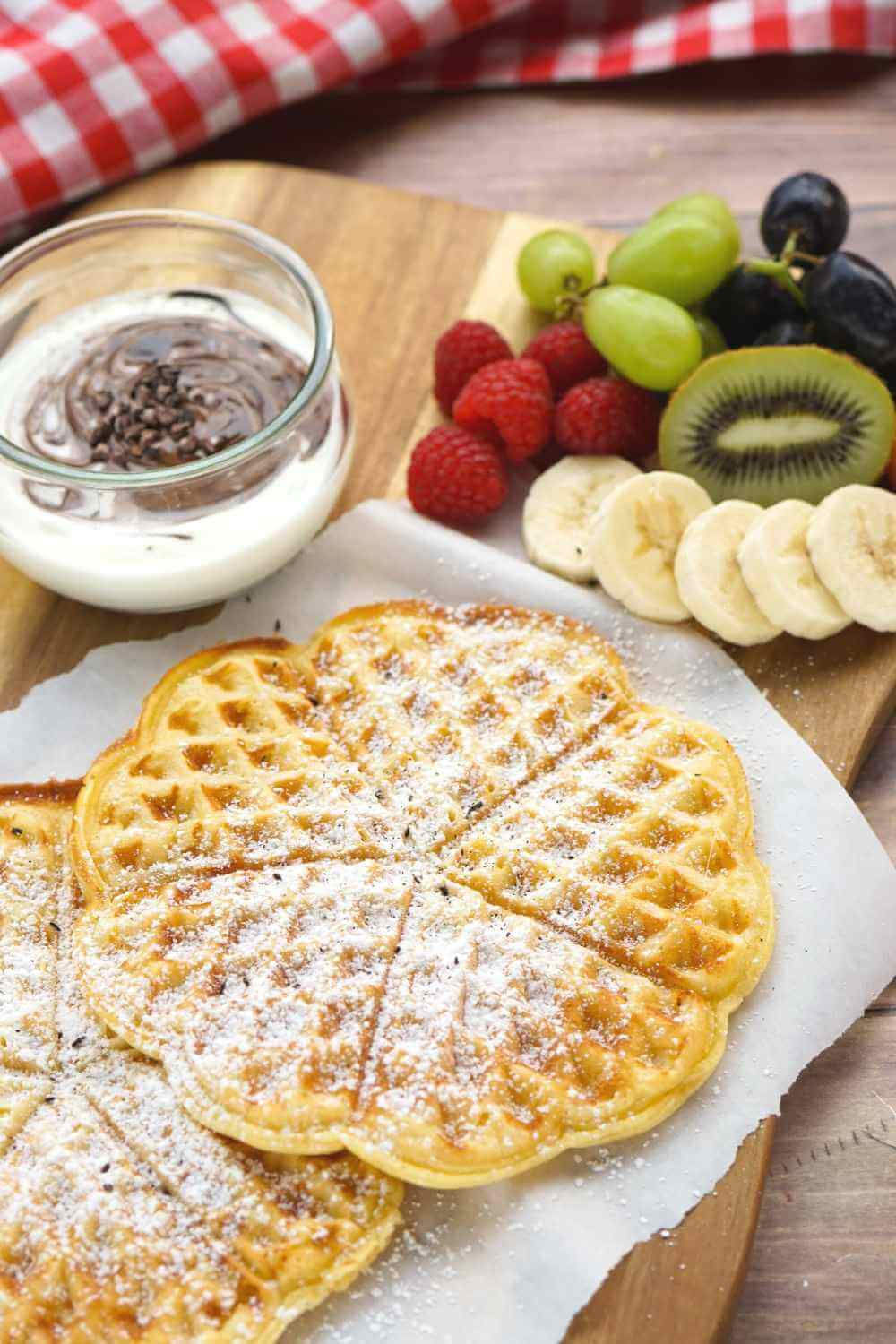 Buttermilchwaffeln - einfach, fluffig und knusprig Buttermilchwaffeln - einfach, fluffig und knusprig