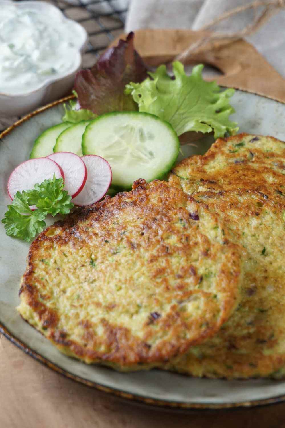 Zucchinipuffer – rasend schnelles, gesundes Rezept Zucchinipuffer – rasend schnelles, gesundes Rezept
