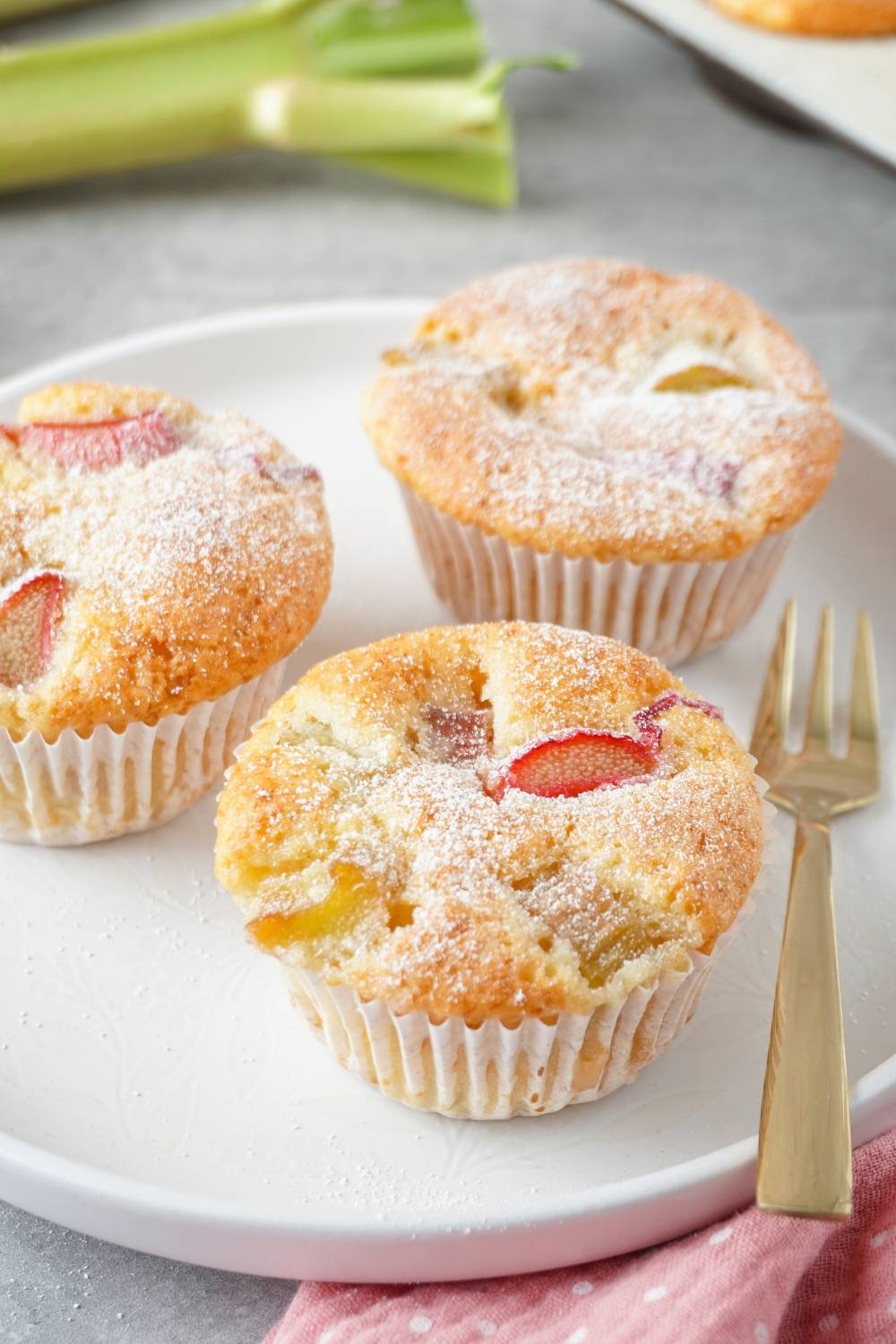 Rhabarber-Muffins - fluffig leicht & rasend schnell Rhabarber-Muffins - fluffig leicht & rasend schnell