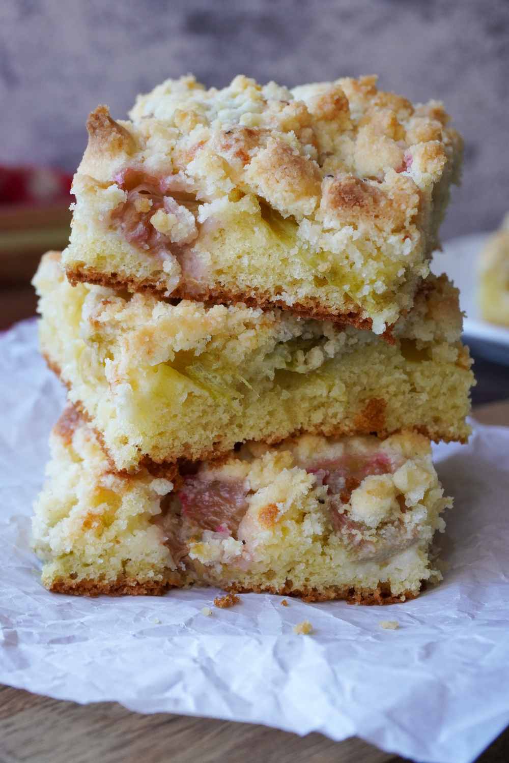 Rhabarberkuchen mit Streusel – Rezept für Eilige Rhabarberkuchen mit Streusel – Rezept für Eilige