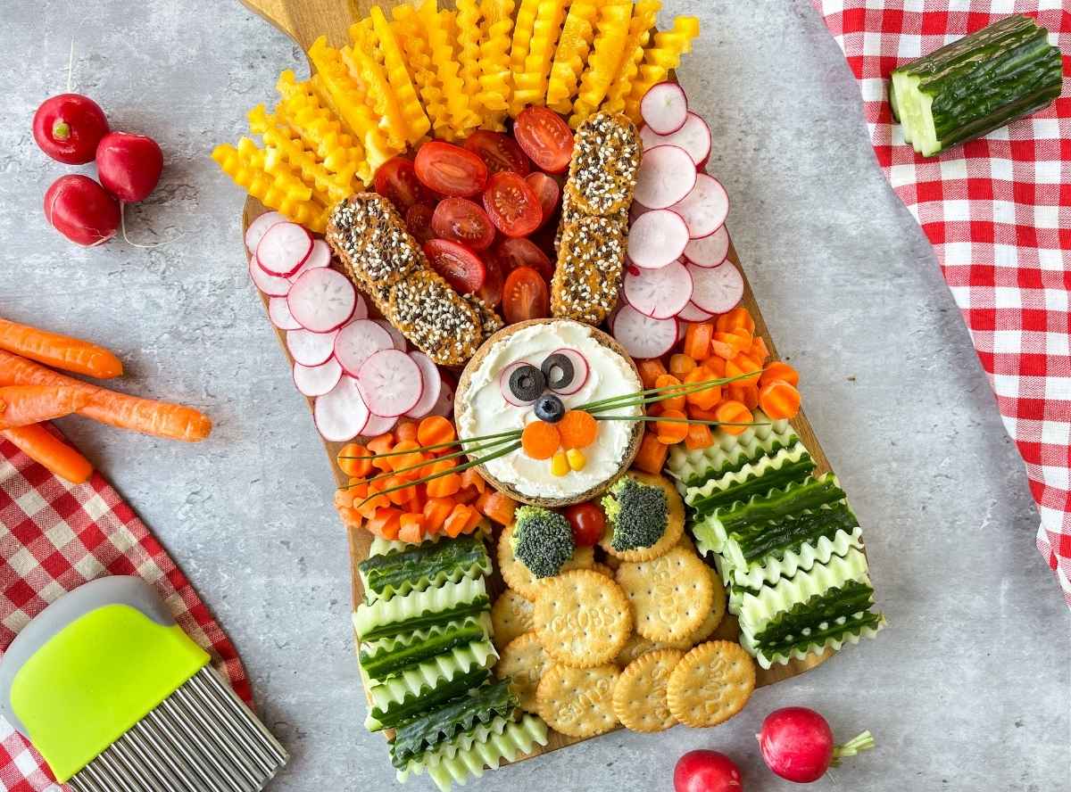 Rohkost-Hase als Oster-Snackplatte