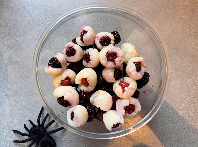 Rote Fr&uuml;chte Halloween Bowle ohne Alkohol