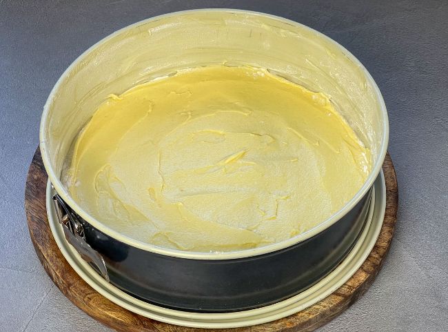 Rotkäppchenkuchen heller Teig in Springform Rotkäppchenkuchen heller Teig in Springform