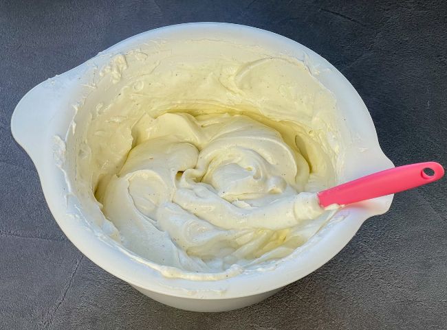 Rotkäppchenkuchen Quark-Sahne anrühren Rotkäppchenkuchen Quark-Sahne anrühren