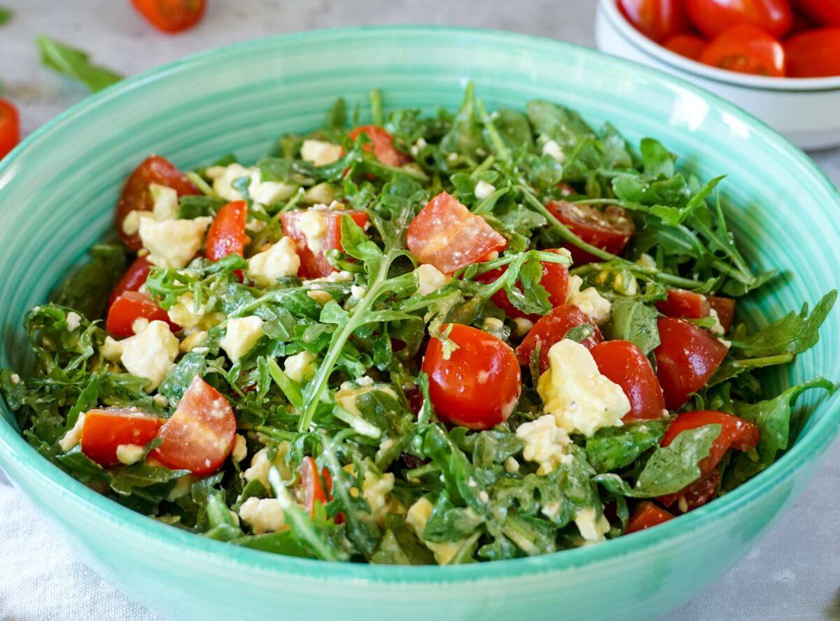 Rucola-Salat mit Feta und Tomaten