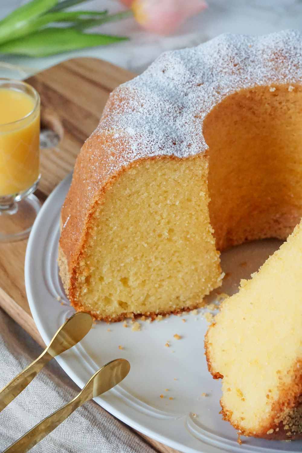 Eierlikörkuchen – fluffig weich, saftig & einfach lecker Eierlikörkuchen – fluffig weich, saftig & einfach lecker