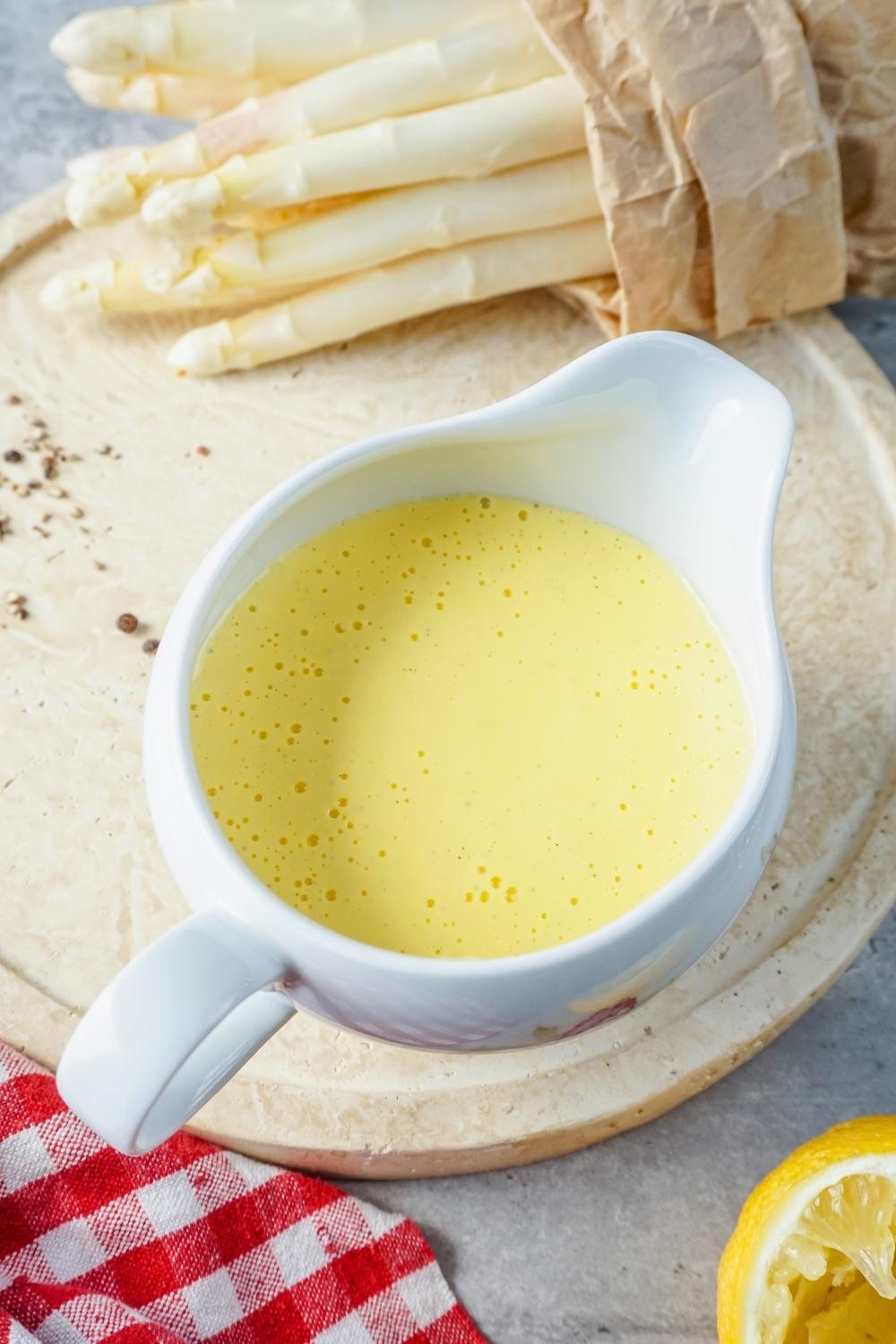 Rasend schnelle Sauce Hollandaise – gelingt immer! Rasend schnelle Sauce Hollandaise – gelingt immer!