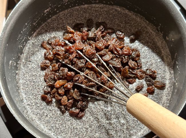 Schlesischer Mohnkuchen mit Rosinen Schlesischer Mohnkuchen mit Rosinen