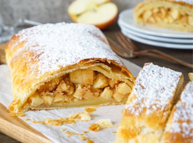 Schneller Apfelstrudel mit Blätterteig Schneller Apfelstrudel mit Blätterteig