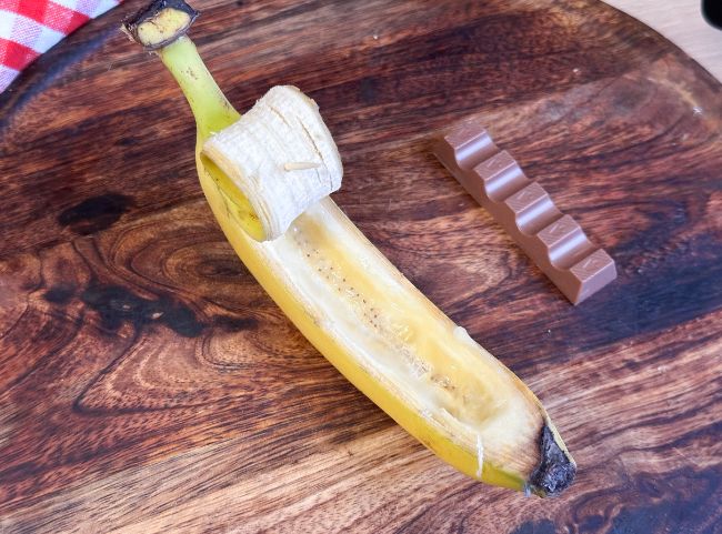 Schoko Bananen Hei&szlig;luftfritteuse auskratzen