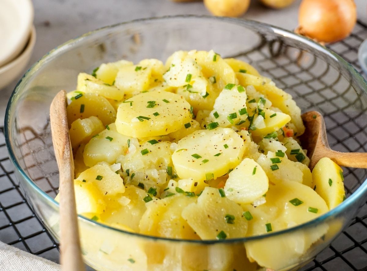 Schwäbischer Kartoffelsalat mit Brühe – Rezept für die ganze Familie