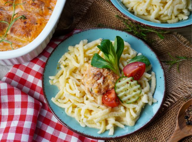 Schweinefilet im Speckmantel Sp&auml;tzle