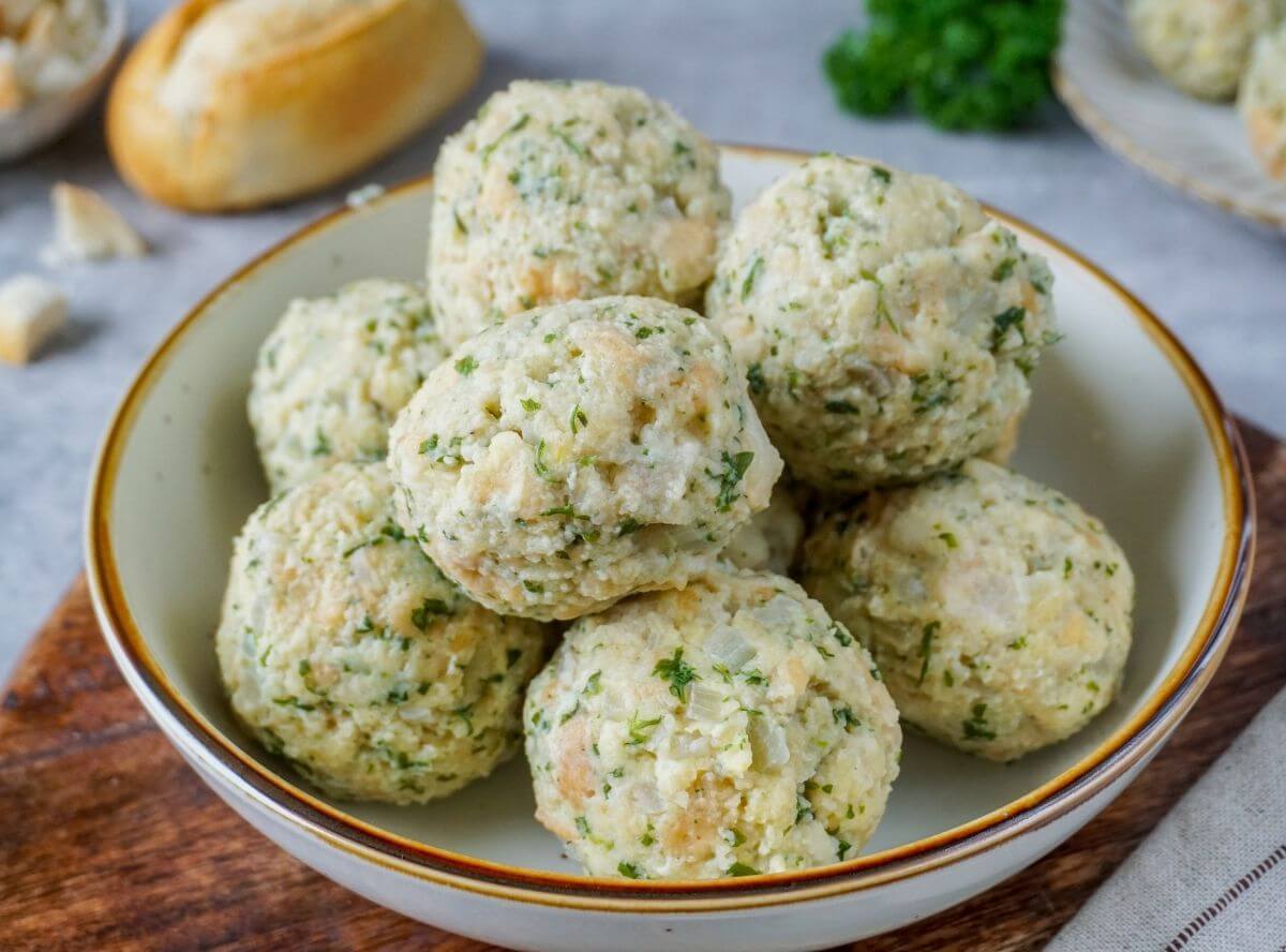Semmelknödel – Omas einfaches Rezept mit Liebe