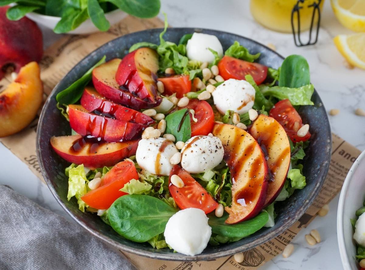 Sommersalat mit Nektarine