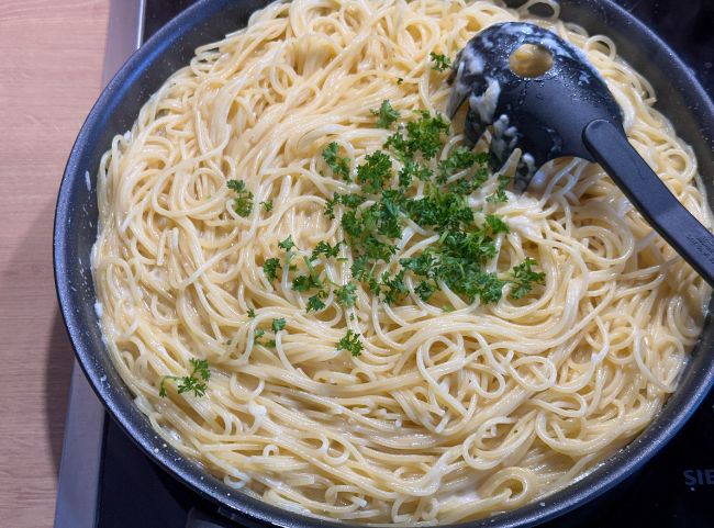 Spaghetti Pasta Alfredo kochen Spaghetti Pasta Alfredo kochen
