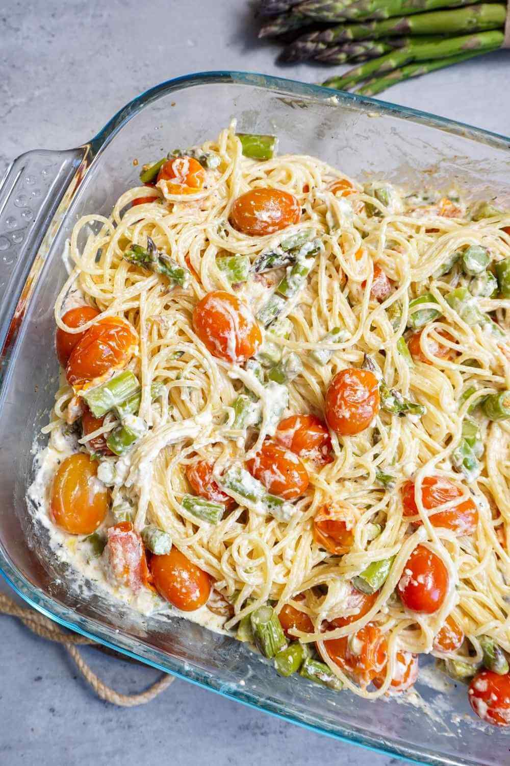 Baked Feta Pasta mit grünem Spargel: So einfach, so lecker, so frühlingsfrisch! Baked Feta Pasta mit grünem Spargel: So einfach, so lecker, so frühlingsfrisch!