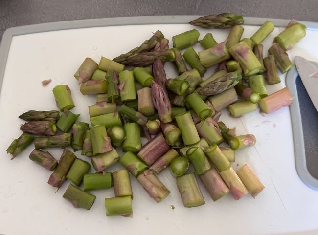 Spargel schneiden Spargel schneiden