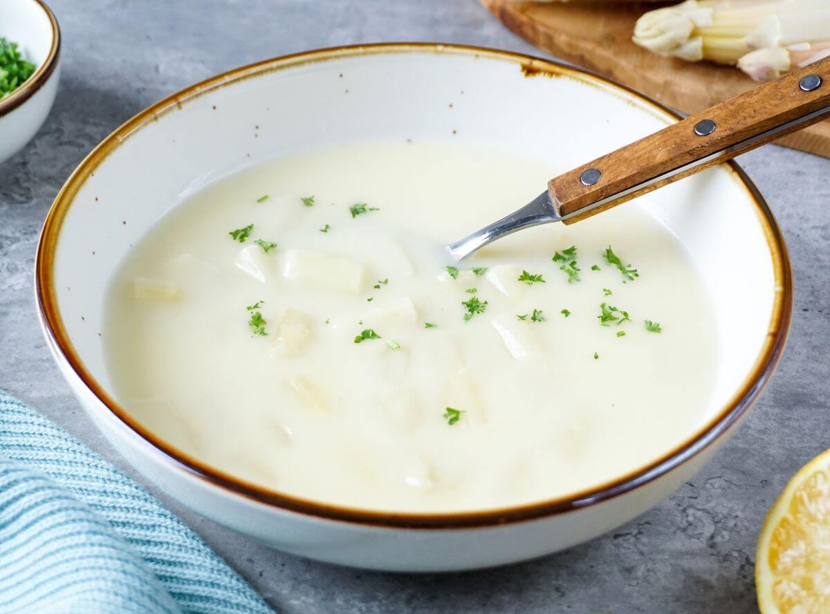 Spargelcremesuppe – blitzschnell & einfach gekocht