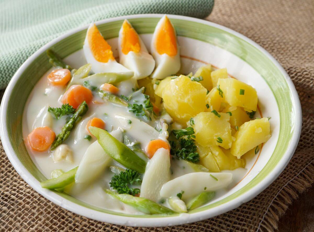Spargelragout mit Ei