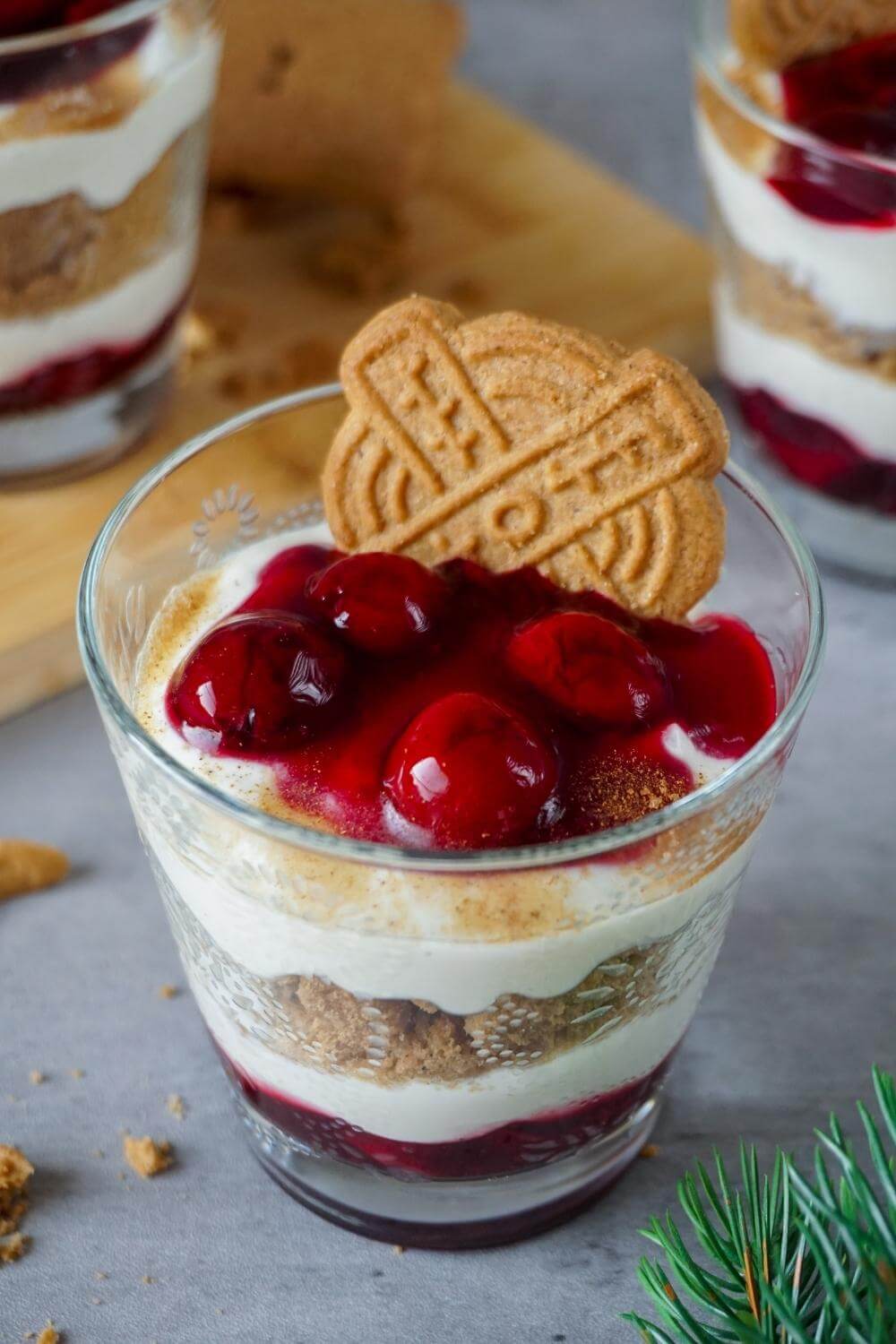 Spekulatius-Tiramisu mit Kirschen Spekulatius-Tiramisu mit Kirschen