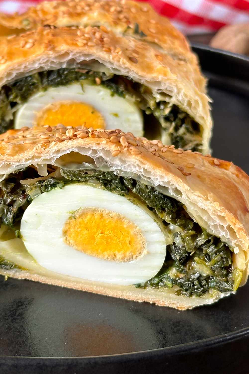 Spinatstrudel mit Ei Spinatstrudel mit Ei