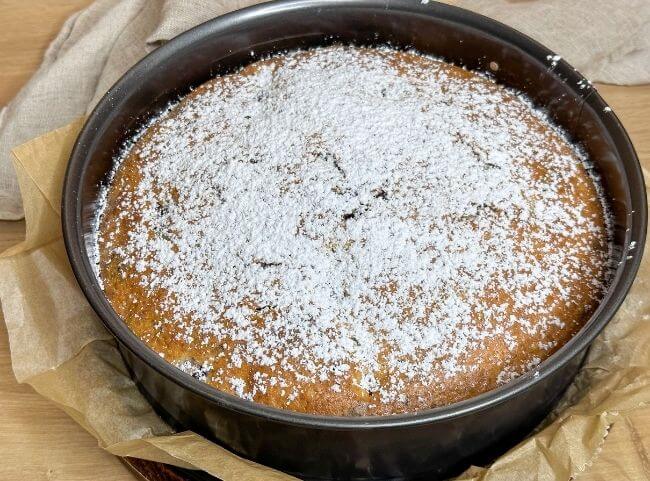 Stracciatella Kuchen servieren Stracciatella Kuchen servieren