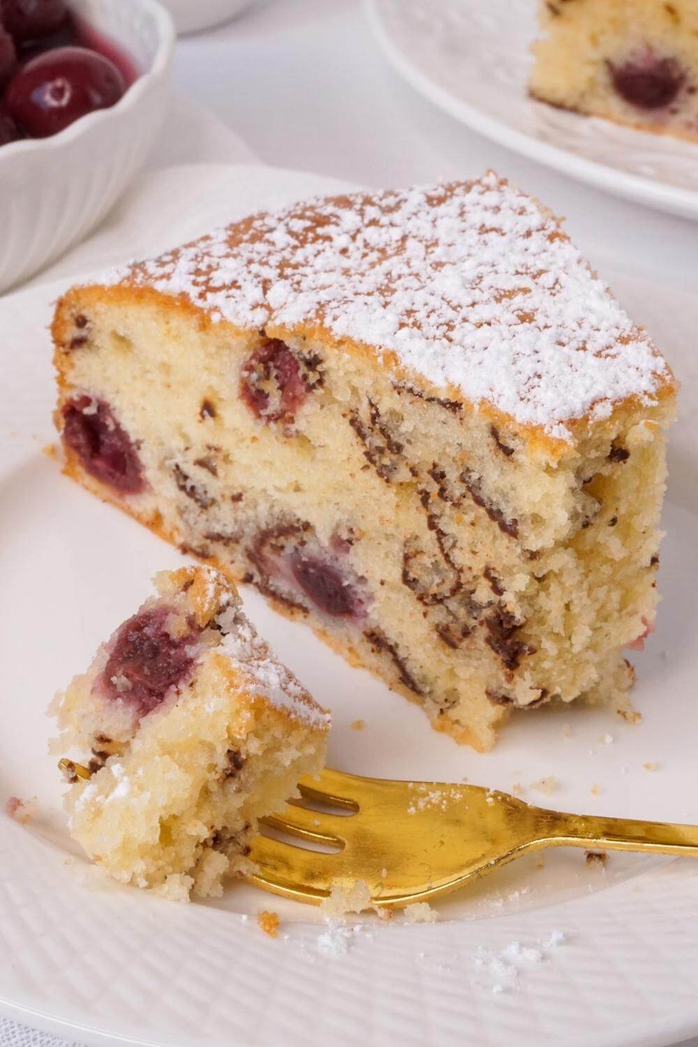 Stracciatella-Kuchen mit Kirschen – saftig, einfach und immer eine gute Idee Stracciatella-Kuchen mit Kirschen – saftig, einfach und immer eine gute Idee