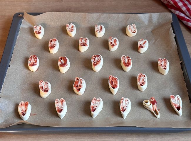 Süße Schweineohren backen Süße Schweineohren backen