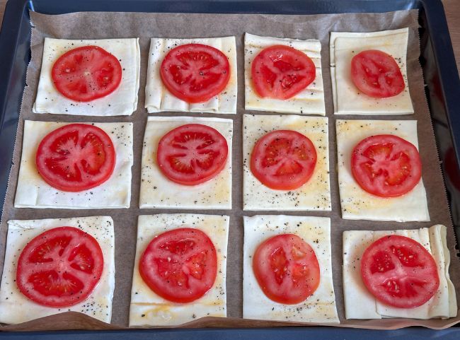 Tomate Bl&auml;tterteig H&auml;ppchen