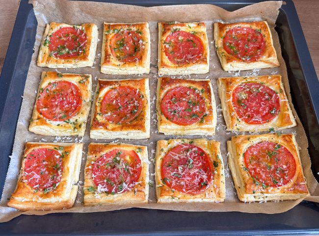 Tomate Bl&auml;tterteig Quadrate backen